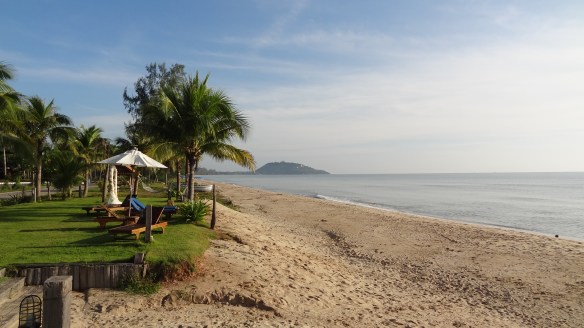.....and looking up the coast from the same spot - the temple we just came from is in the distance on the hill.