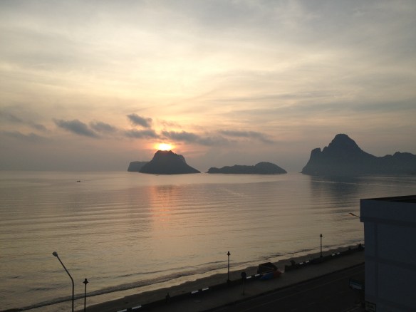 Another beautiful sunrise over the Gulf of Thailand - wish I could wake up to this every day.