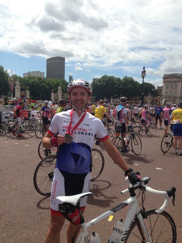 And displaying quite proudly my finisher's medal :)