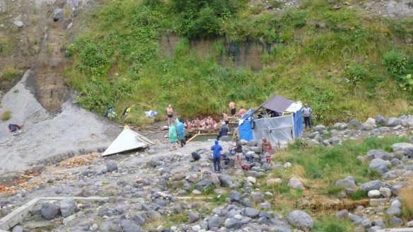 ....and the 'spa' to which they flocked. It was a little too 'cosy' in there for me to go anywhere near!