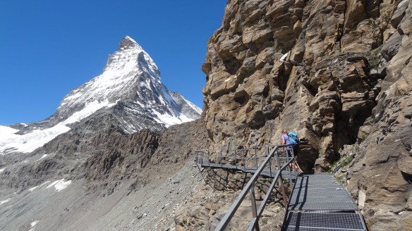The path starts easily with a footpath and metal railing